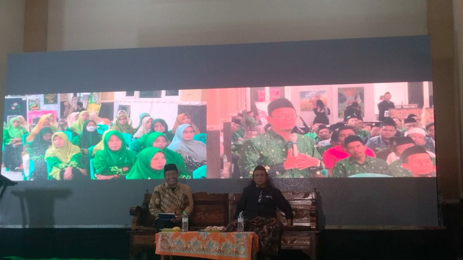 Diskusi Dalam Seminar Kebudayaan dan Pendidikan