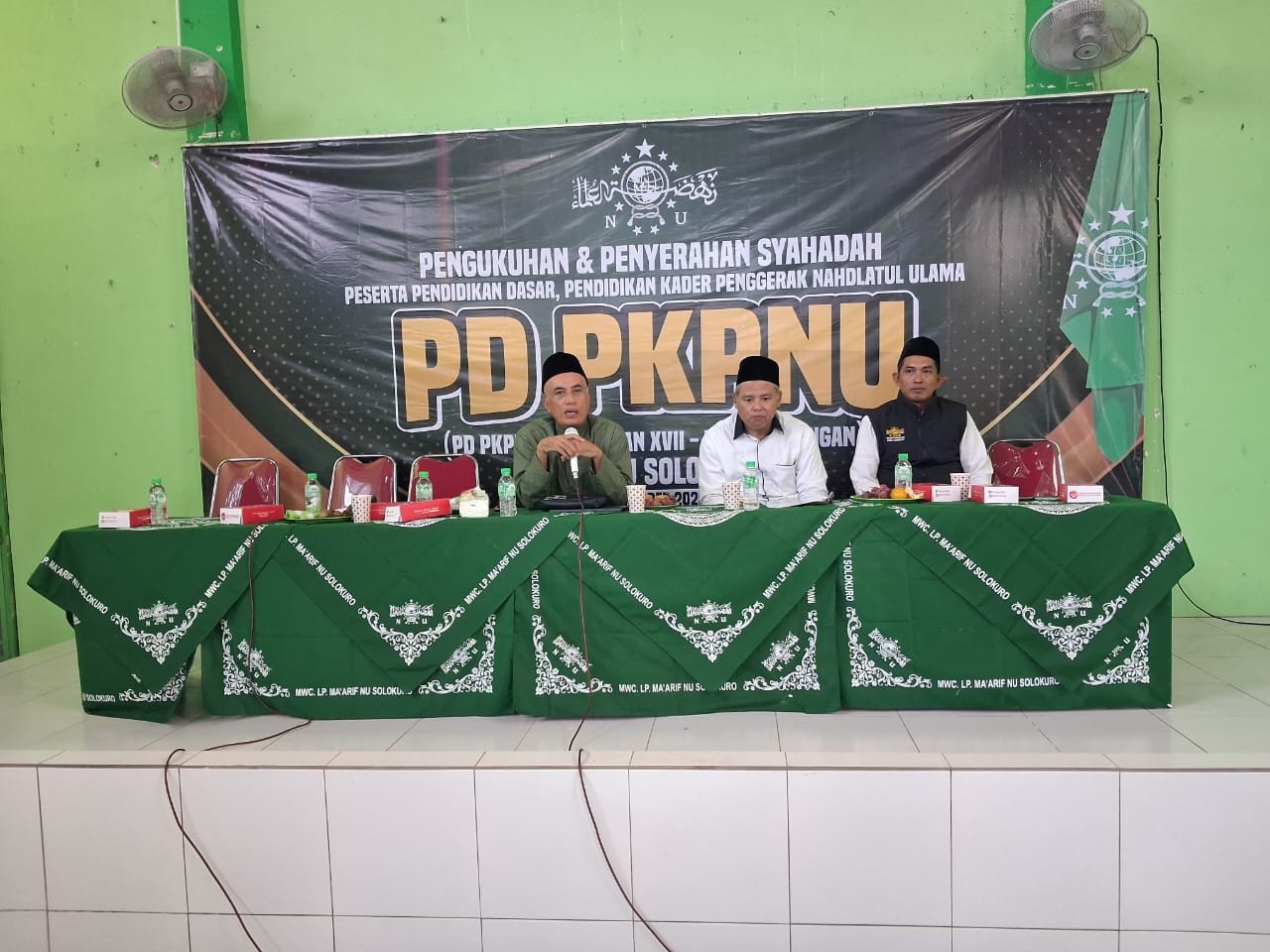 Pengurus MWC NU Solokuro bersama perwakilan PCNU Lamongan membuka kegiatan konsolidasi kader penggerak dan pengukuhan peserta PD-PKPNU Angkatan XVII.